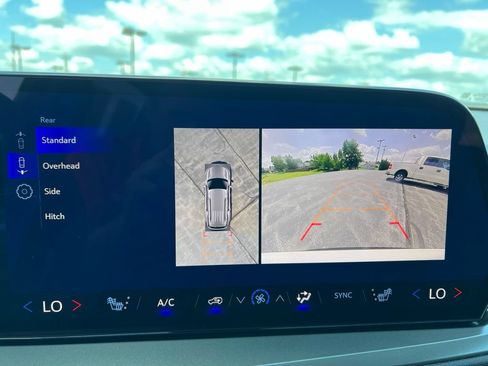 Used 2026 Chevrolet Traverse LT w/ Driver Confidence Package FWD image 19