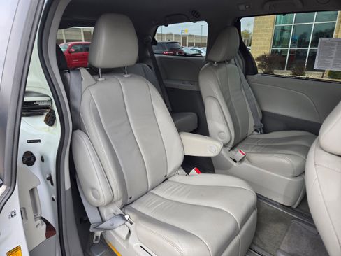 Used 2013 Toyota Sienna XLE AWD/4WD image 11