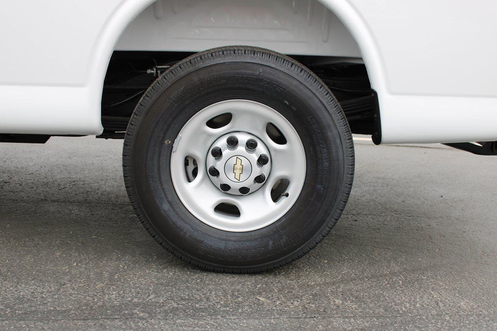 Used 2025 Chevrolet Express 3500 Extended w/ Driver Convenience Package RWD image 39