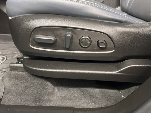 Used 2023 Buick Enclave Premium w/ Experience Buick Package image 19