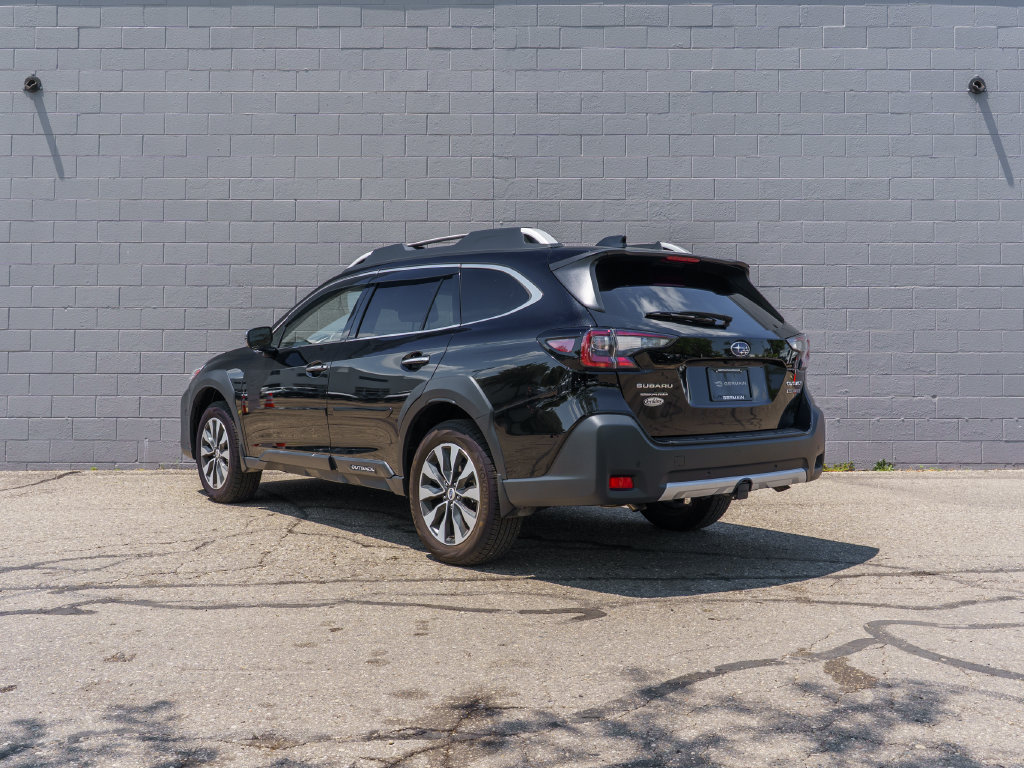 Used 2025 Subaru Outback Touring XT AWD/4WD image 3