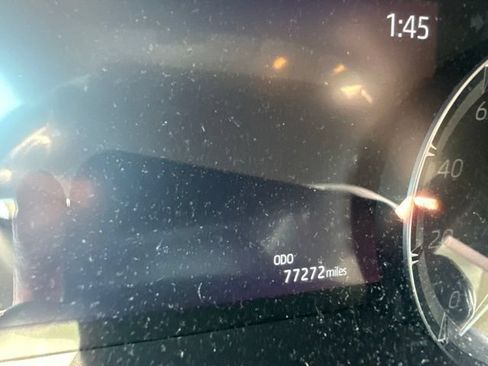 Used 2021 Toyota Highlander XLE AWD/4WD image 5