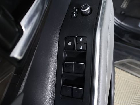 Used 2023 Toyota Highlander Limited AWD/4WD image 37