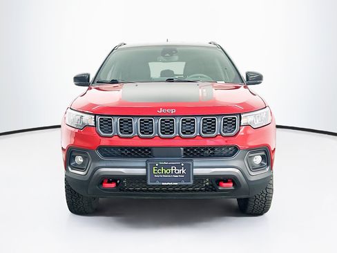 Used 2025 Jeep Compass Trailhawk AWD/4WD image 2