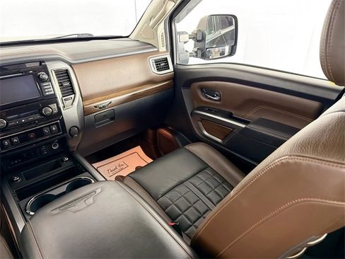 Used 2017 Nissan Titan PRO-4X image 22