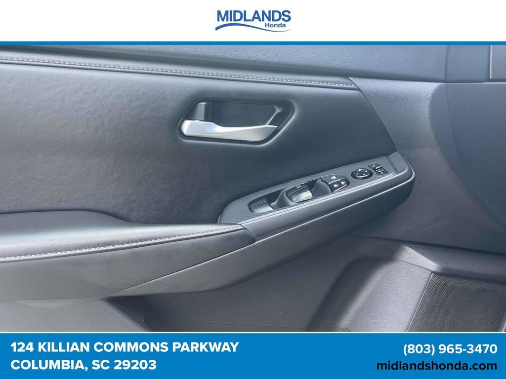 Used 2025 Nissan Sentra SV FWD image 15