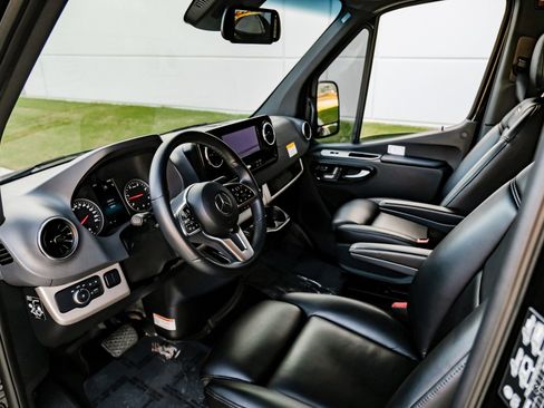 Used 2022 Mercedes-Benz Sprinter 3500 image 42