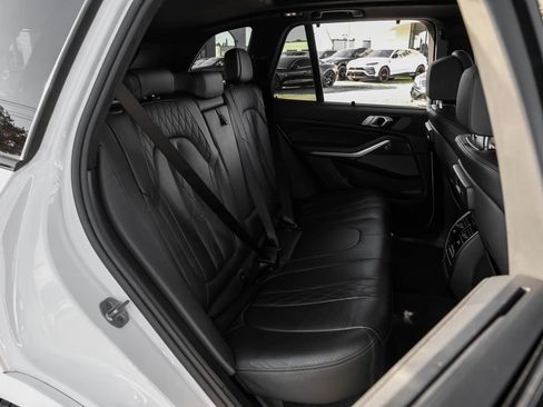 Used 2021 BMW X5 M50i image 45