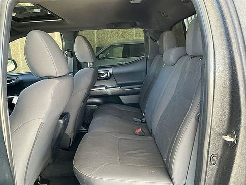 Used 2017 Toyota Tacoma TRD Off-Road image 13