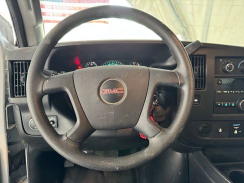 Used 2018 GMC Savana 2500 RWD image 17