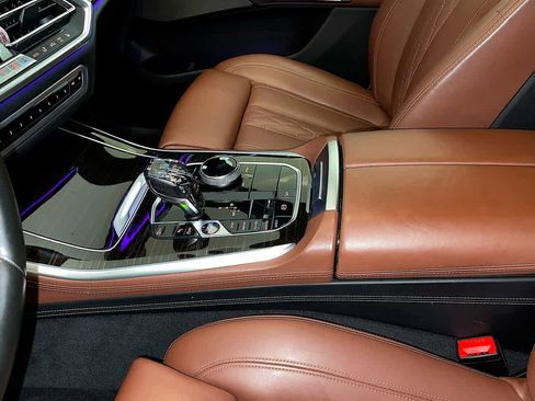 Used 2019 BMW X5 xDrive50i w/ M Sport Package image 19