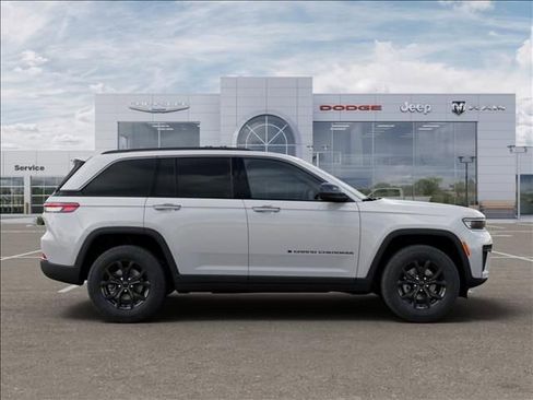 New 2026 Jeep Grand Cherokee Altitude image 21