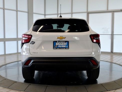 Used 2024 Chevrolet Trax LS w/ Driver Confidence Package FWD image 7