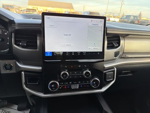 Used 2023 Ford Expedition Max XLT image 15