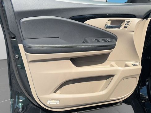 Used 2020 Honda Pilot Touring image 9