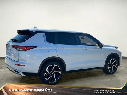 Used 2022 Mitsubishi Outlander SE image 11