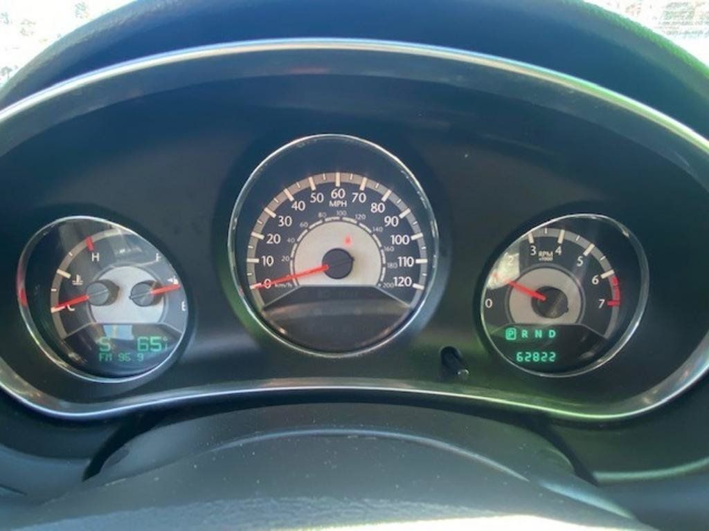 Used 2013 Chrysler 200 Touring FWD image 7