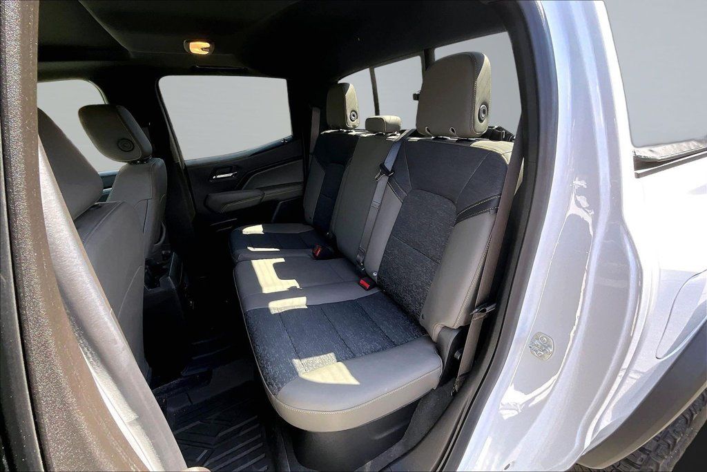 Used 2024 Chevrolet Colorado ZR2 w/ Technology Package AWD/4WD image 19
