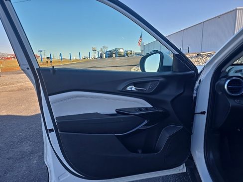 Used 2024 Chevrolet Trax LT image 11