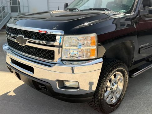 Used 2011 Chevrolet Silverado 2500 LT w/ Interior Plus Package RWD image 2