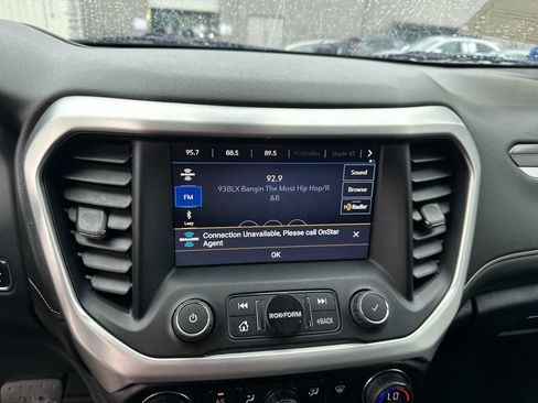 Used 2021 GMC Acadia SLT w/ Technology Package FWD image 19