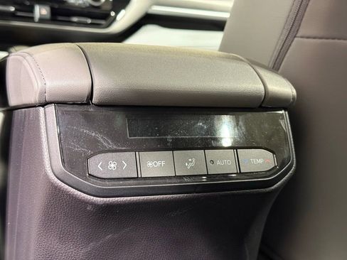 Used 2023 Toyota Highlander XLE image 25