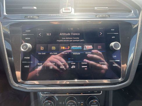 Used 2019 Volkswagen Tiguan SEL AWD/4WD image 16