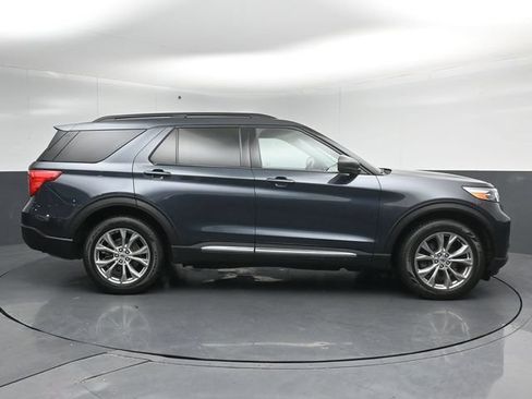Certified 2022 Ford Explorer XLT w/ Equipment Group 202A AWD/4WD image 8