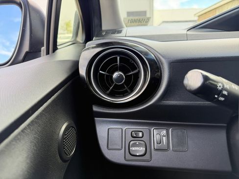 Used 2016 Toyota Prius C Two image 19