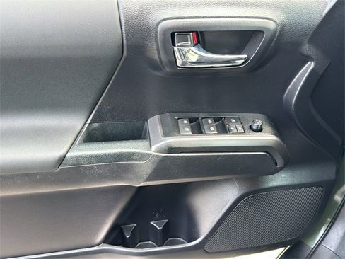 Used 2021 Toyota Tacoma TRD Off-Road image 23