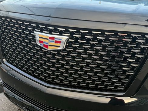 Used 2024 Cadillac Escalade ESV Premium Luxury image 41