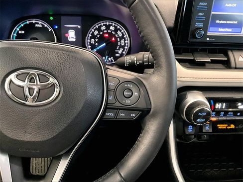 Used 2022 Toyota RAV4 XLE image 24