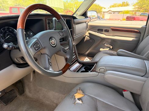 Used 2005 Cadillac Escalade AWD image 11