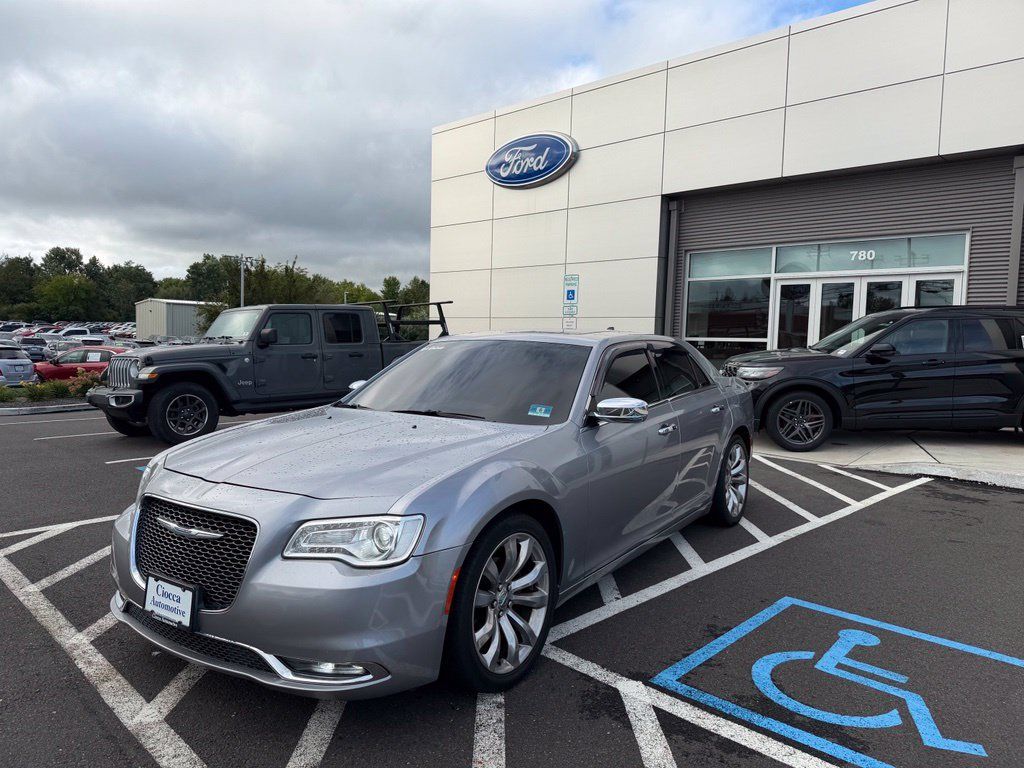 Used 2017 Chrysler 300 C RWD image 2