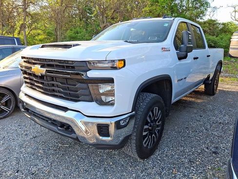 Used 2025 Chevrolet Silverado 2500 W/T w/ WT/CX Safety Package AWD/4WD image 3