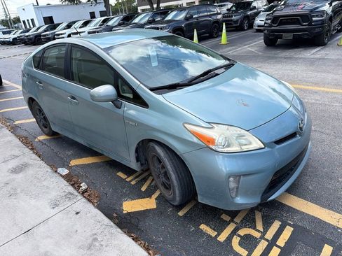 Used 2014 Toyota Prius Two FWD image 12