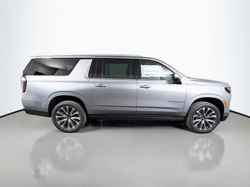 New 2026 Chevrolet Suburban High Country image 4