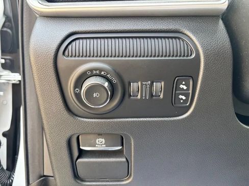 Used 2024 Jeep Wagoneer Series II w/ Flexible Seating Group AWD/4WD image 13