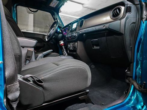 Used 2019 Jeep Wrangler Unlimited Sport S image 34