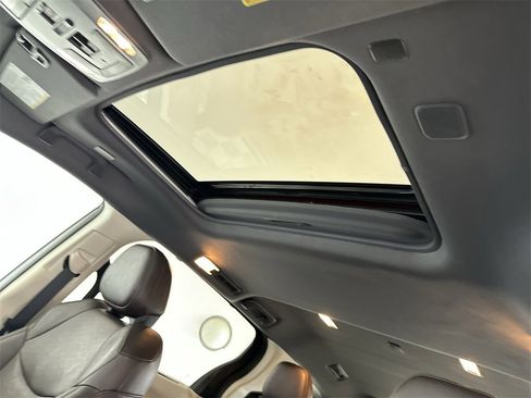Used 2023 Toyota Sienna Platinum image 28