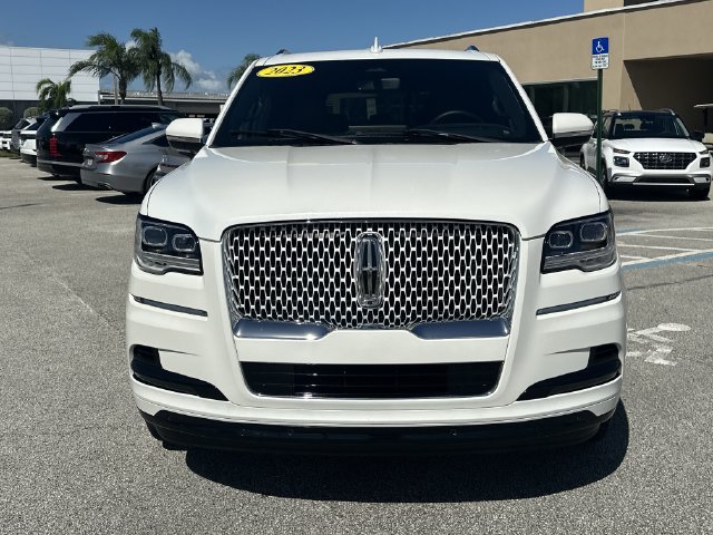 Used 2023 Lincoln Navigator Reserve AWD/4WD image 3