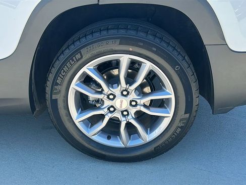 Used 2022 GMC Terrain SLT image 17