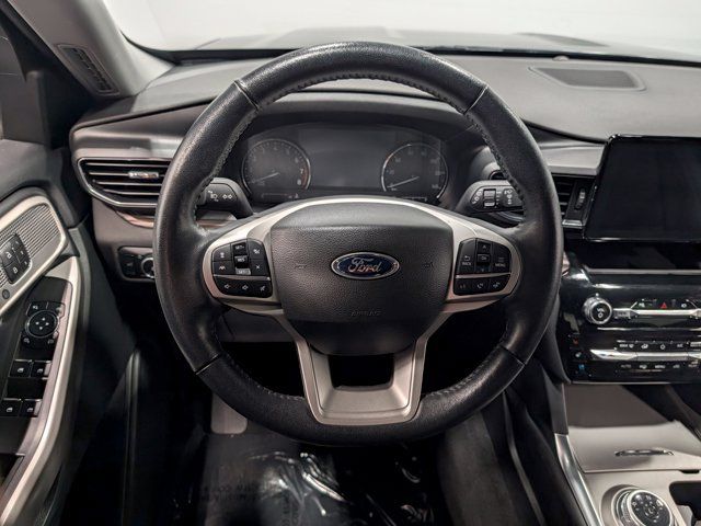 Used 2023 Ford Explorer Limited w/ Equipment Group 301A AWD/4WD image 16