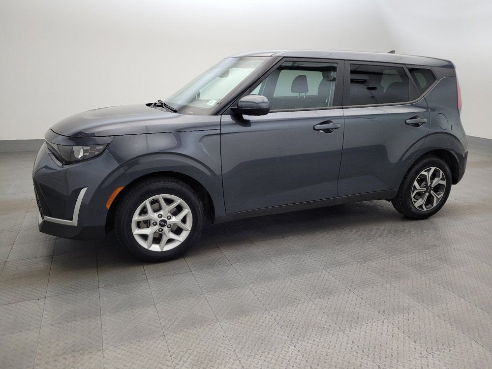 Used 2023 Kia Soul LX w/ Option Group 015 FWD image 2