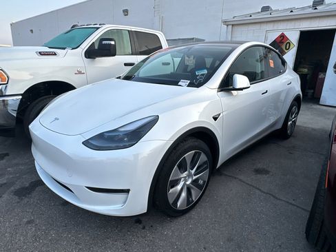 Used 2023 Tesla Model Y Long Range image 13