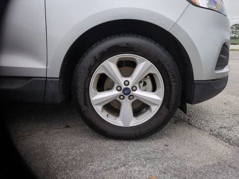 Used 2020 Ford Edge SE image 16