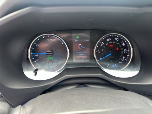 Used 2021 Toyota RAV4 LE AWD/4WD image 17