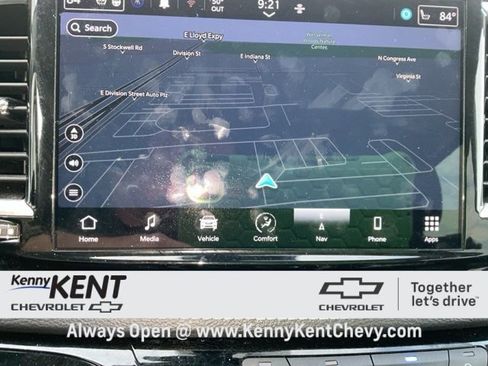 Used 2024 Chrysler Pacifica Limited image 2