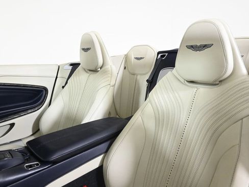 Used 2022 Aston Martin DB11 Volante image 17