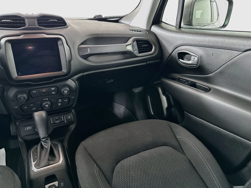 Certified 2023 Jeep Renegade Latitude w/ Premium Group AWD/4WD image 35